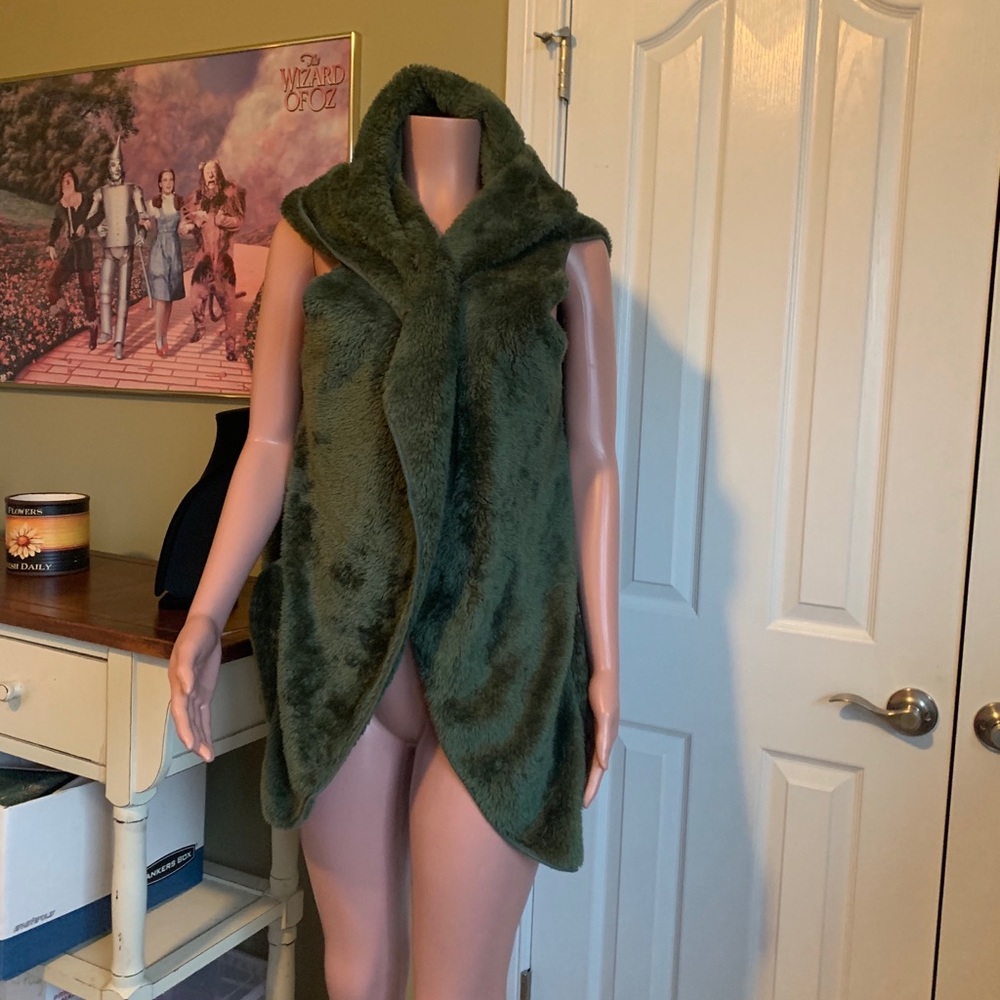 PRICE ⬇️ PLUS SZ Hunter Green Fur Open Hooded Vest - Picture 9 of 9